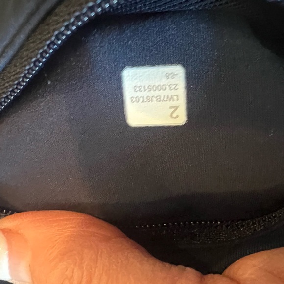 Lululemon speed up Women's Navy Shorts - Picture 14 of 14